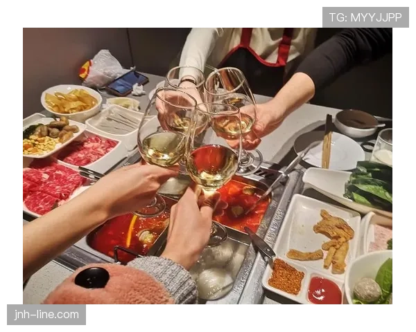 李月汝冰箱里居然藏着明星饭局的酒，平时都憋着不喝？