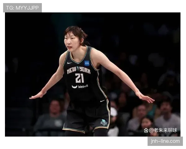 韩旭训练完啃鸡腿那刻,我懂了她为啥能在WNBA抢饭吃 韩旭训练完啃鸡腿那刻,我懂了她为啥能在WNBA抢饭吃